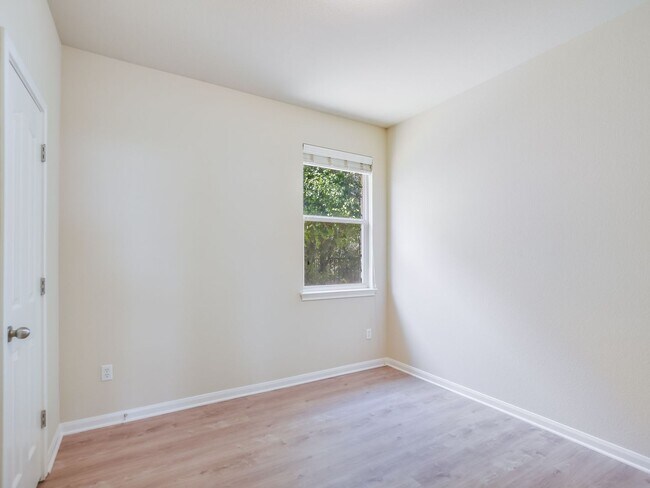 Building Photo - 3712 Broadwinged Hawk Cove