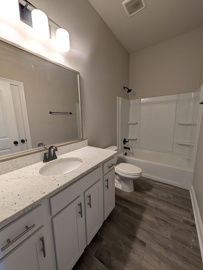 Building Photo - Legacy Pointe 3/3 Charmer