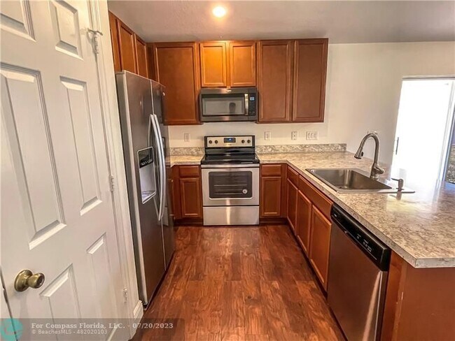 Building Photo - 5870 NW Pine Trail Cir