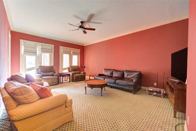 Building Photo - 2510 Potomac Dr
