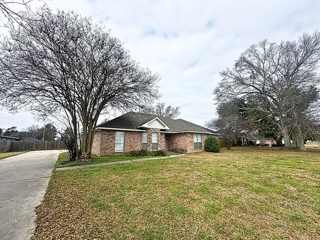 Building Photo - Traditional Neighborhood Living with Luxury