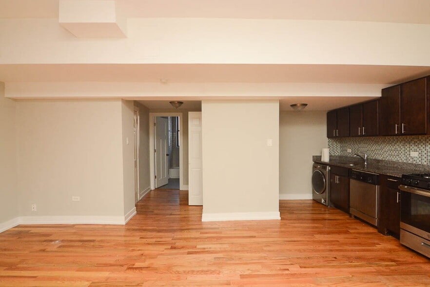Building Photo - 2830 N Mildred Ave