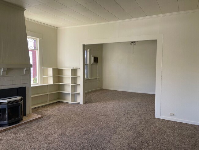 Building Photo - 2023 Placer St