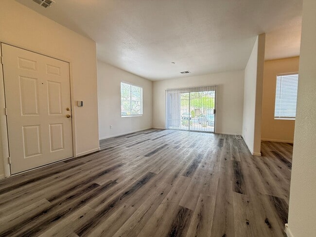Building Photo - 813 Peachy Canyon Cir