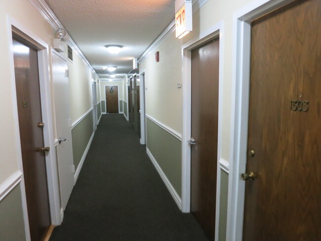 Building Photo - 2754 N Hampden Ct