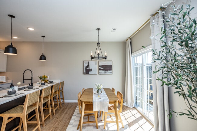 Building Photo - 147 Pinnacle Dr