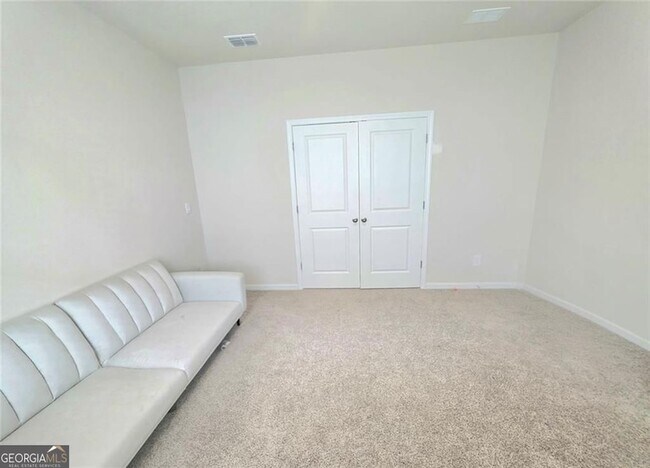Building Photo - 327 Vly Oak Dr