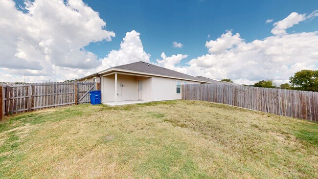 Building Photo - 2 WEEKS FREE RENT IN A GORGEOUS DUPLEX IN COPPERAS COVE!