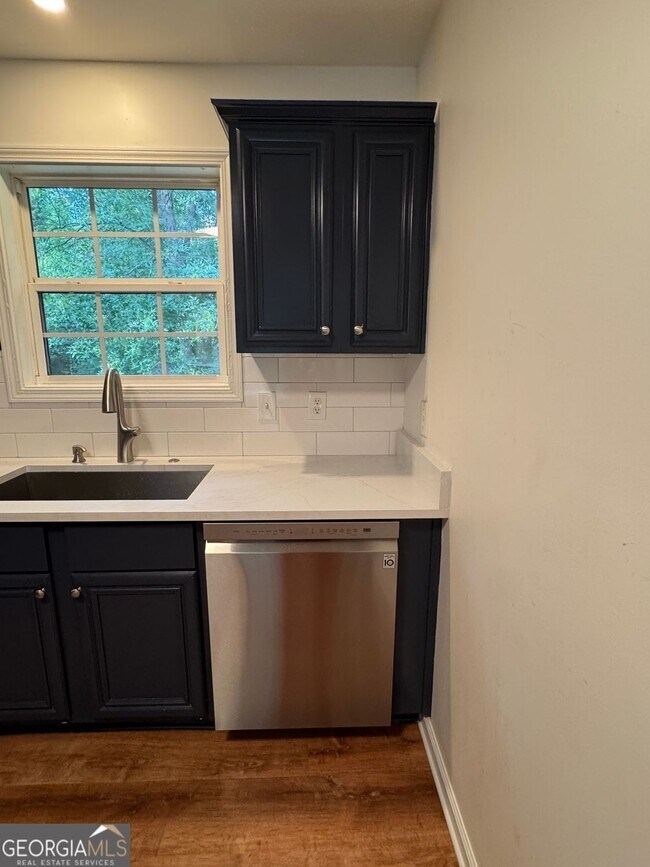 Building Photo - 67 Johnson Rd NW