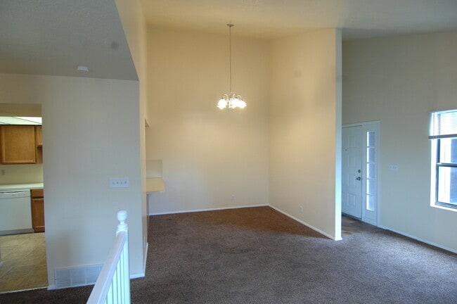 Building Photo - Great 4 Bedroom Now Available
