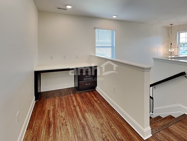 Building Photo - 106 Larragan Dr