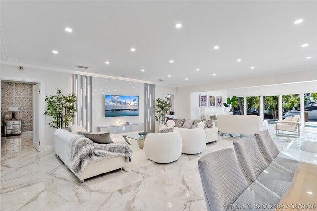 Building Photo - 207 Royal Palm Dr