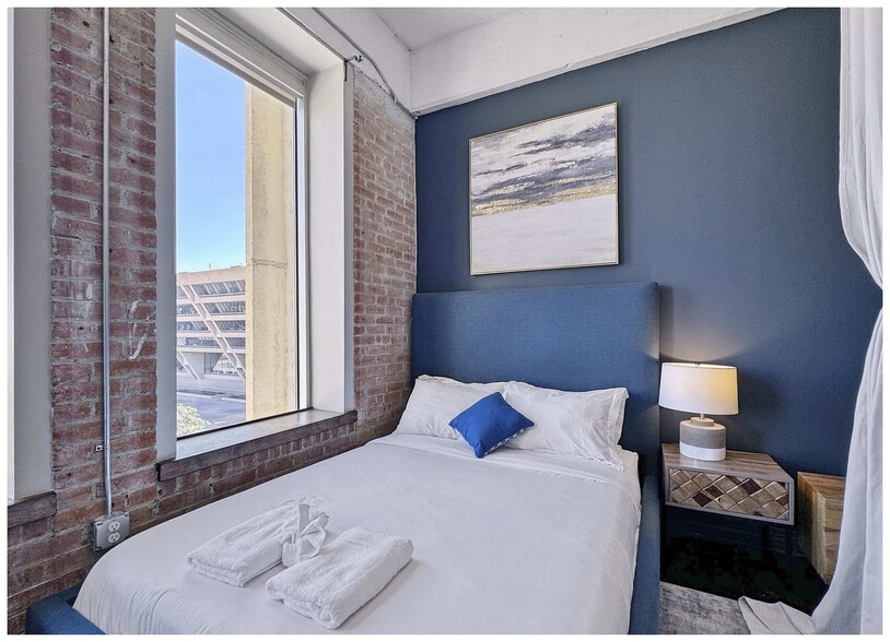 Building Photo - 555 Evergreen St