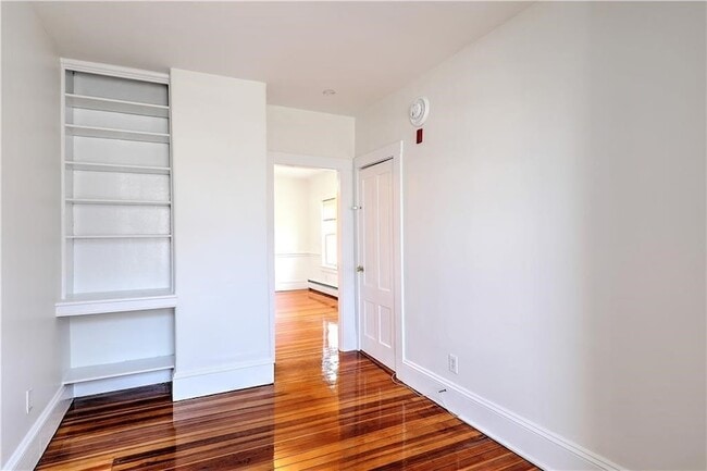 Building Photo - 292 Pleasant St