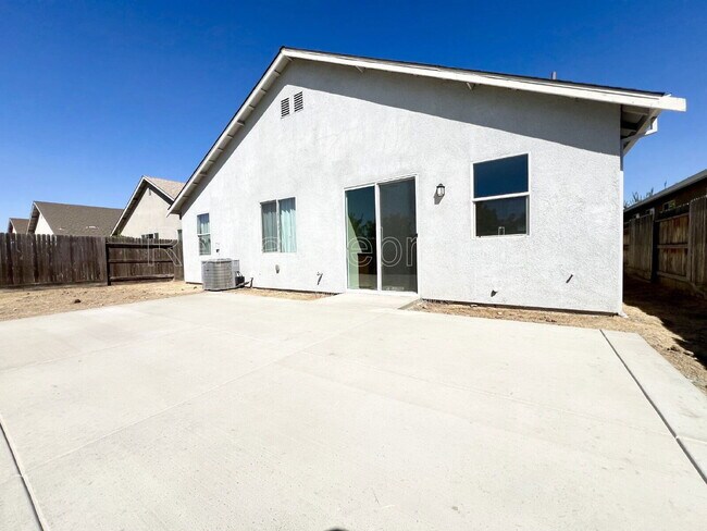 Building Photo - 482 Glendon Pl