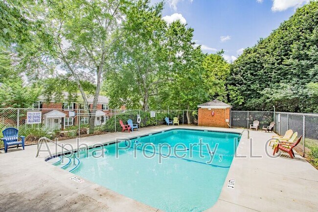 Building Photo - 501 Edwards Rd