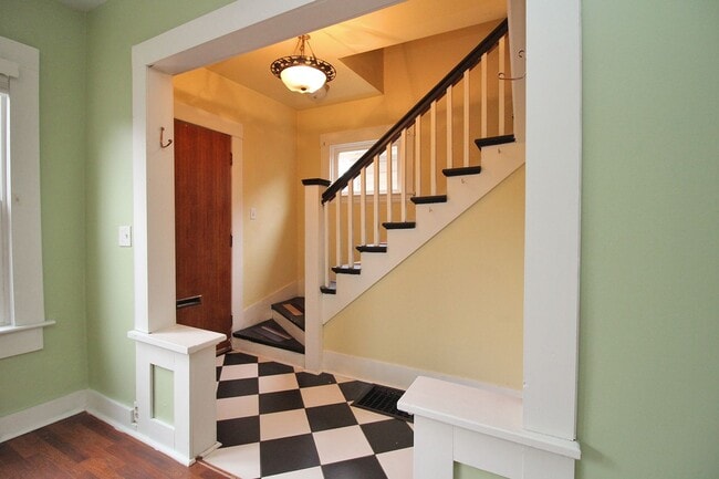 Building Photo - 3824 N Kerby Ave