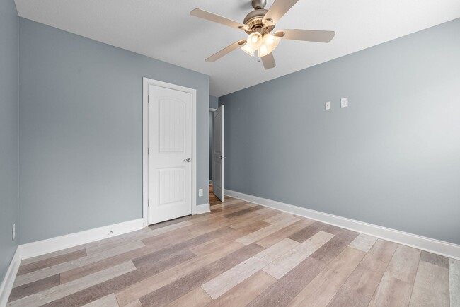 Building Photo - Pet Friendly Three Bedroom with Bonus!