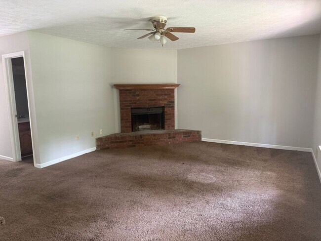 Building Photo - 208 Highland Park Dr