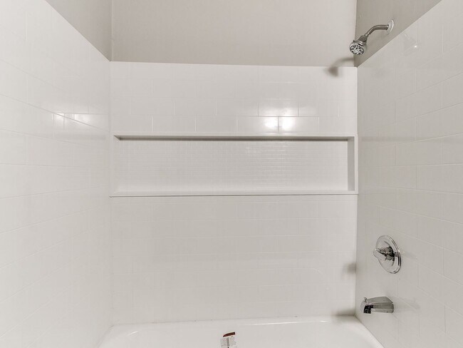 Building Photo - Charming West Norman Duplex