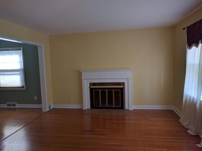 Building Photo - 152 Shelbourne Rd