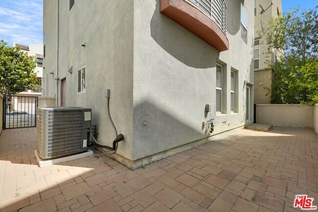 Building Photo - 6531 S Seabluff Dr