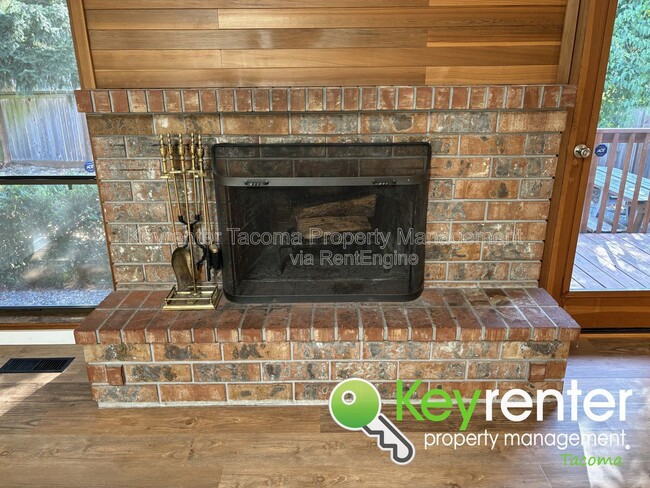 Building Photo - 2722 Cambridge Dr