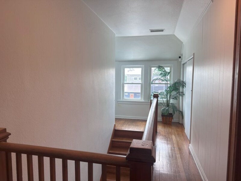 Building Photo - 303 N Delphine Ave