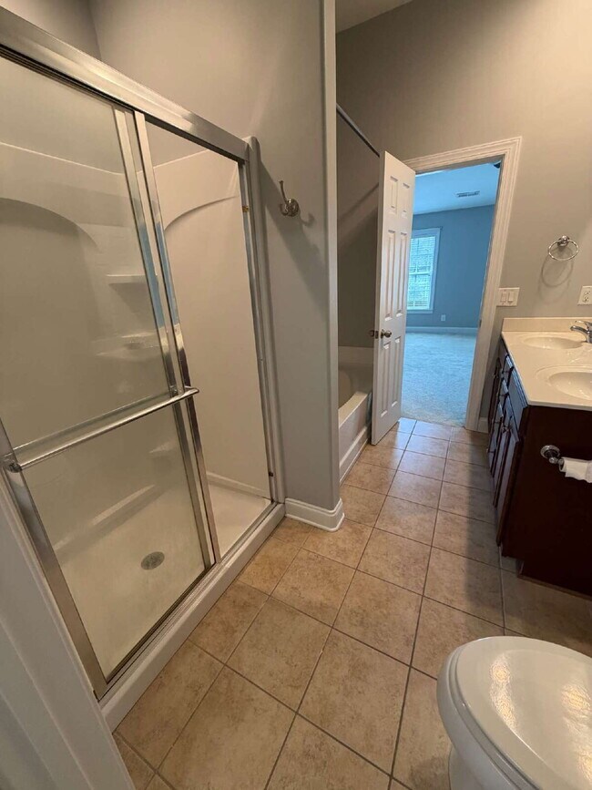 Building Photo - "Stylish 3-Bedroom Townhouse Featuring Granite Countertops & Cozy Fireplace in Winston-Salem"