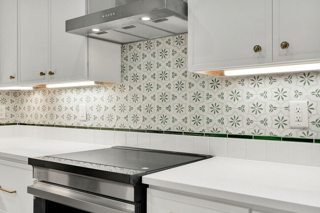 Building Photo - 265 Trunk St NE