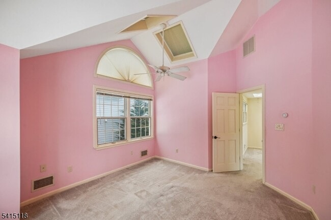 Building Photo - 10 Great Hills Terrace