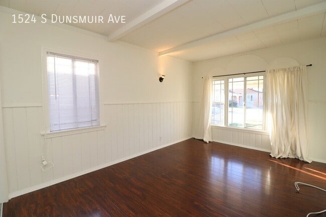 Building Photo - 1524 S Dunsmuir Ave