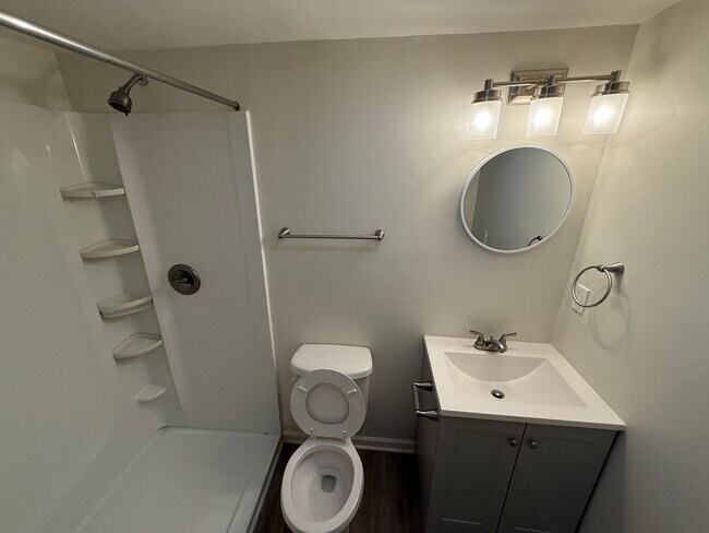 Building Photo - 3 bed, 2 bath, large yard AVAILABLE NOW!