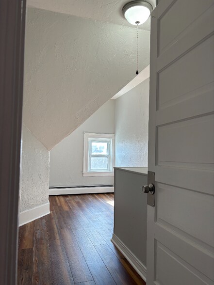 Building Photo - 84 Quinapoxet St