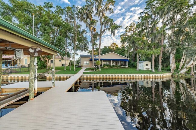 Building Photo - 17527 Canal Shores Dr