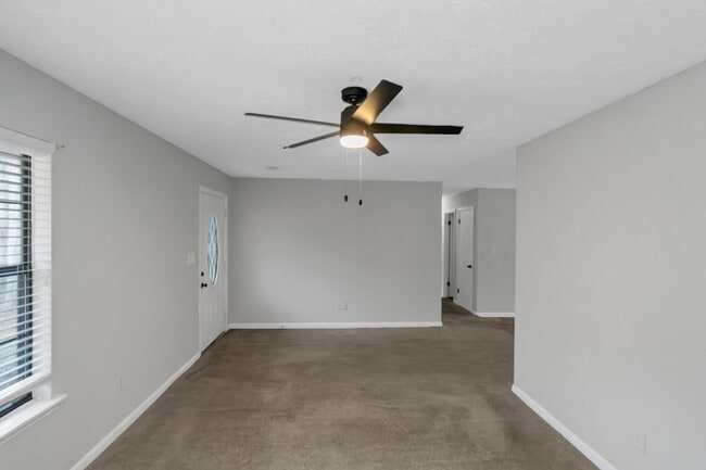 Building Photo - 321 Summerwood Ln