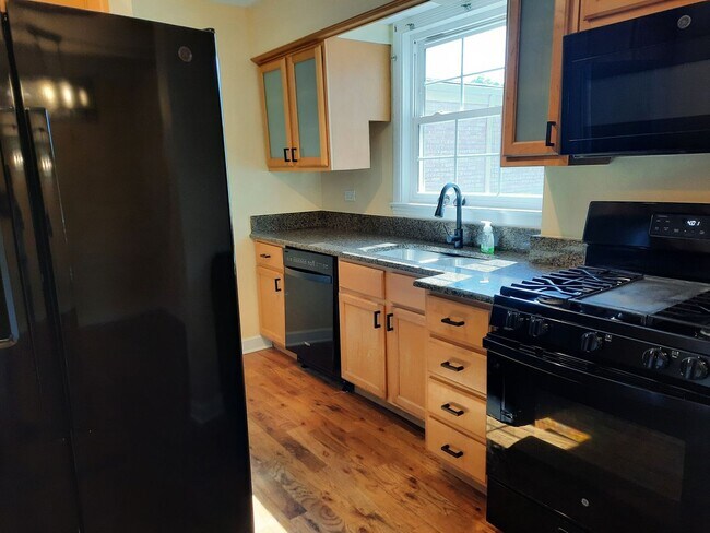 Building Photo - 3Br/2Bath House in Evanston $3,600/m