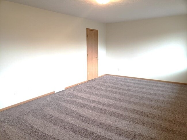 Building Photo - 300 Scott Pl