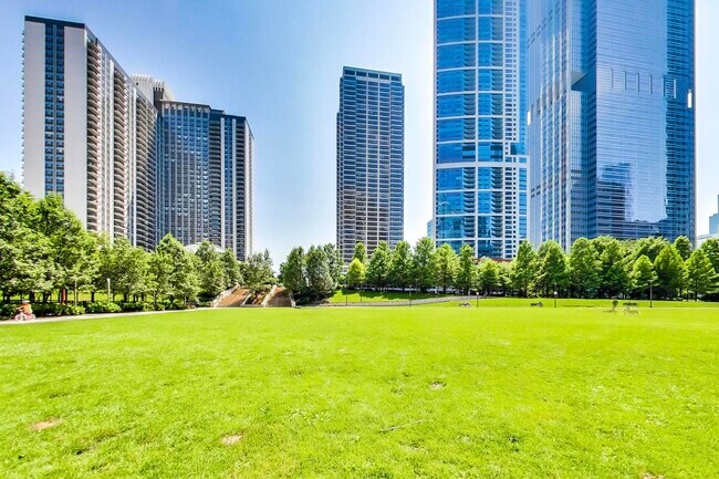 Building Photo - 420 E Waterside Dr