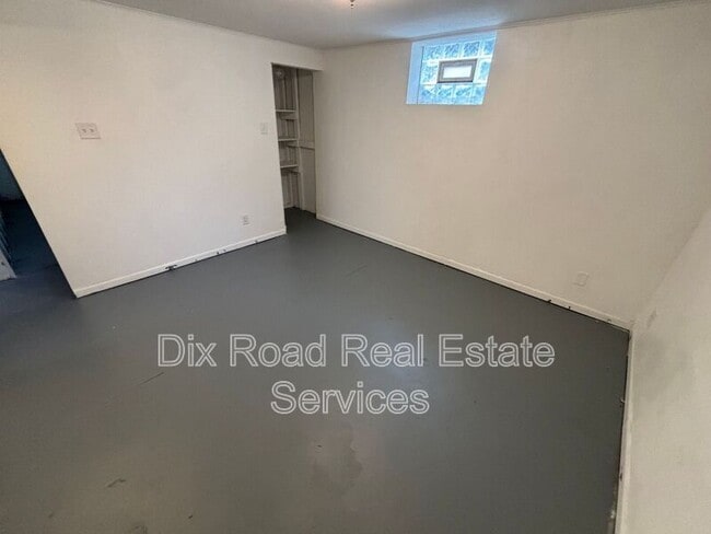 Building Photo - 3330 Van Zandt Dr