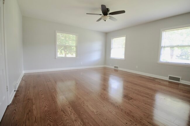 Building Photo - 203 Dorsey Way