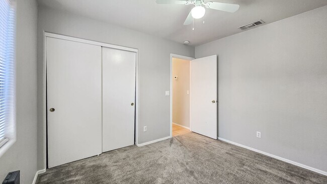Building Photo - 13344 W Desert Ln