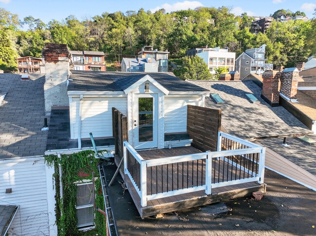 Building Photo - 517 Armandale St