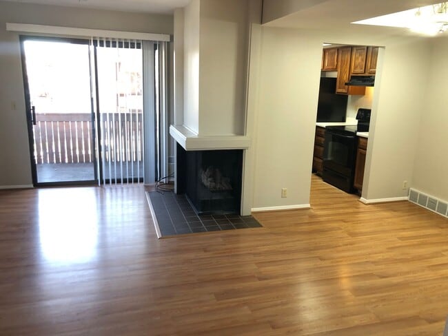 Building Photo - Cute Condo For Rent in Cottonwood Heights!