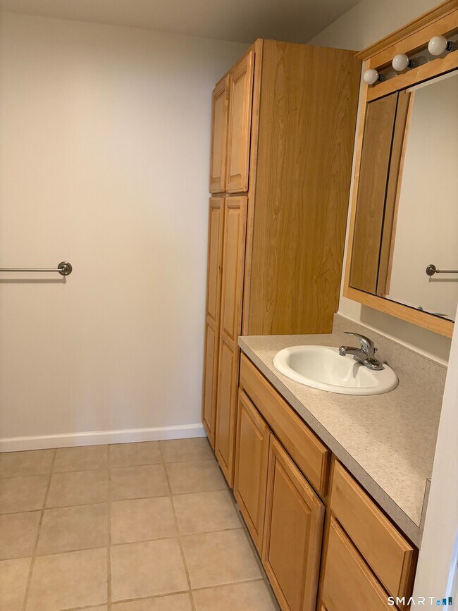 Building Photo - 295 Burrows Hill Rd