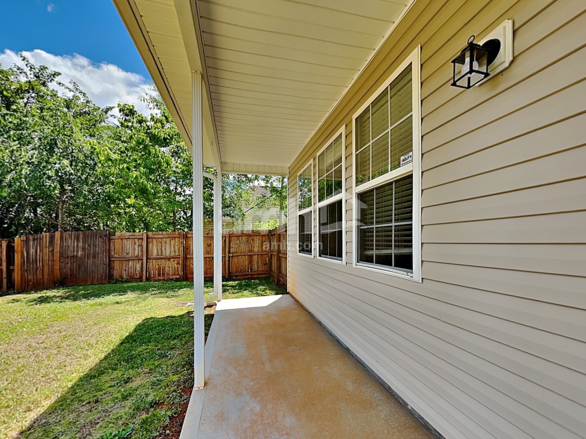 Building Photo - 6 Roberts Hill Dr