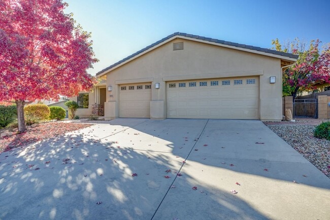 Building Photo - 3 Bedroom, 2 Bath Home in Prescott!