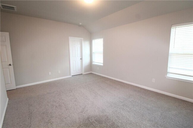 Building Photo - 307 Silver Glen Dr