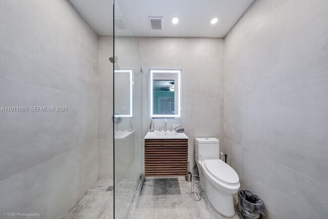 Building Photo - 46 NE 43rd St