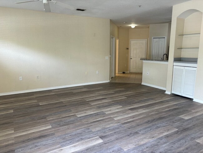 Building Photo - First-Floor Condo for Lease in Visconti, M...
